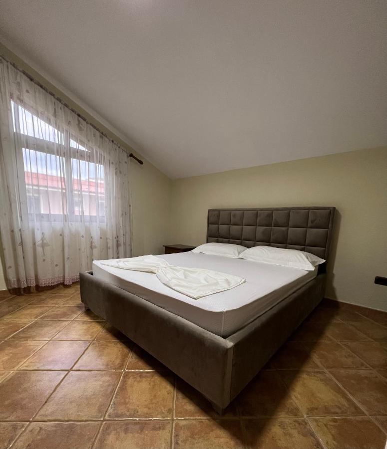 Villa Sokoli, Enjoy Sunset At This Spacious Apartment ติรานา ภายนอก รูปภาพ